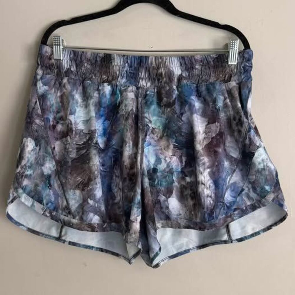 Lululemon Track That High-Rise Short 3" - Size 16